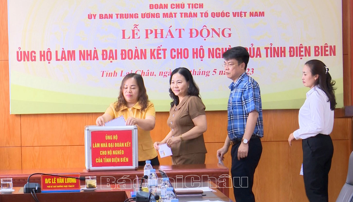 Các đơn vị ủng hộ tại Lễ phát động ủng hộ, hỗ trợ xây dựng nhà Đại đoàn kết cho hộ nghèo của tỉnh Điện Biên.